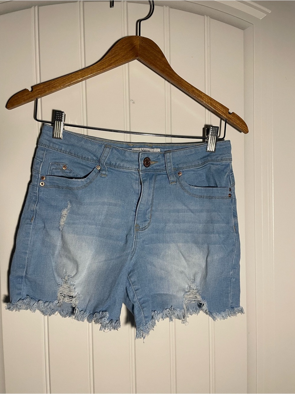 YMI Wanna Betta Butt Light Wash Distressed Jean Shorts Mid Rise 7